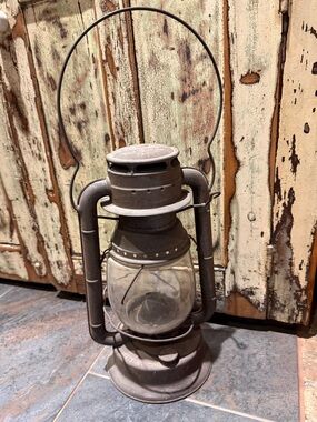 Old Dietz No 2 D lite Kerosene Hurricane Lantern